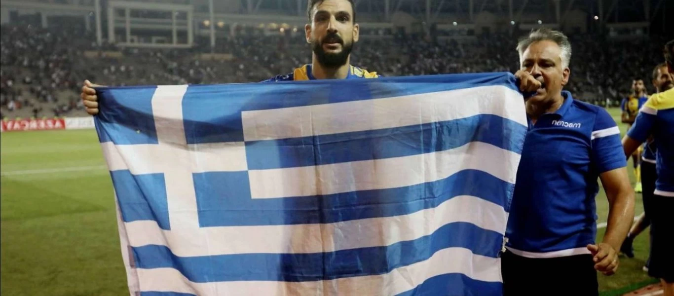 Ποδοσφαιριστής του ΑΠΟΕΛ: «Γι'αυτό πανηγύρισα με τη γαλανόλευκη - Μου είπε 